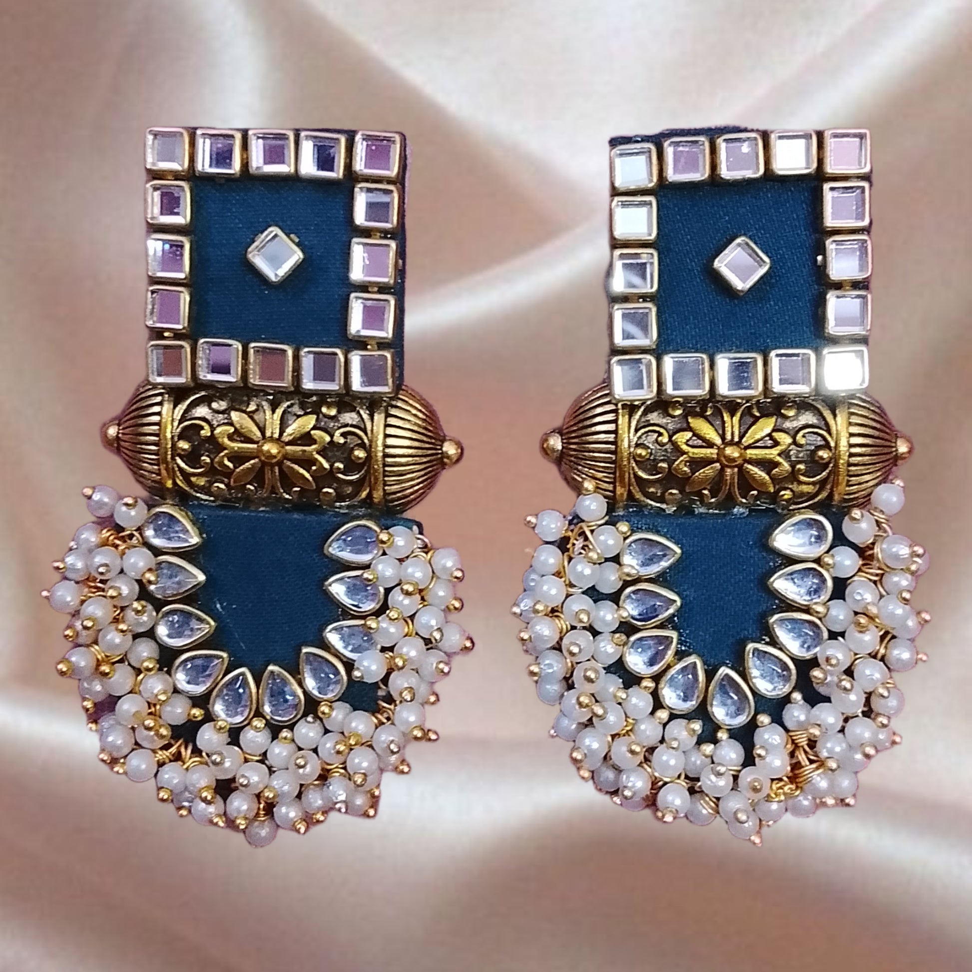 Riwaayat Luxe Earrings